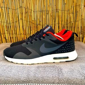 Nike Air Max "Tavas" Mens 11.5 Black/Orange